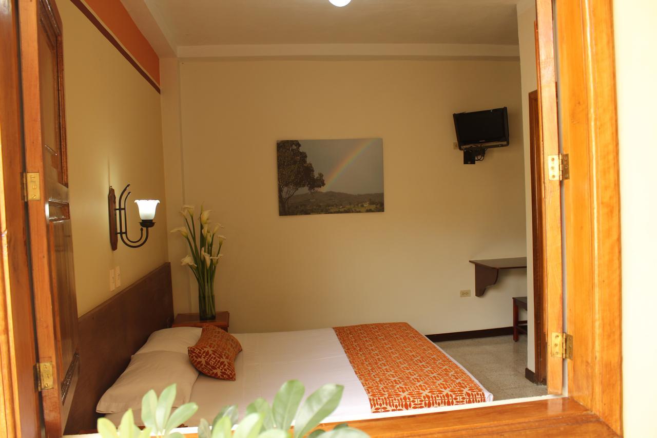Hotel Valdivia Plaza Jardín Kültér fotó