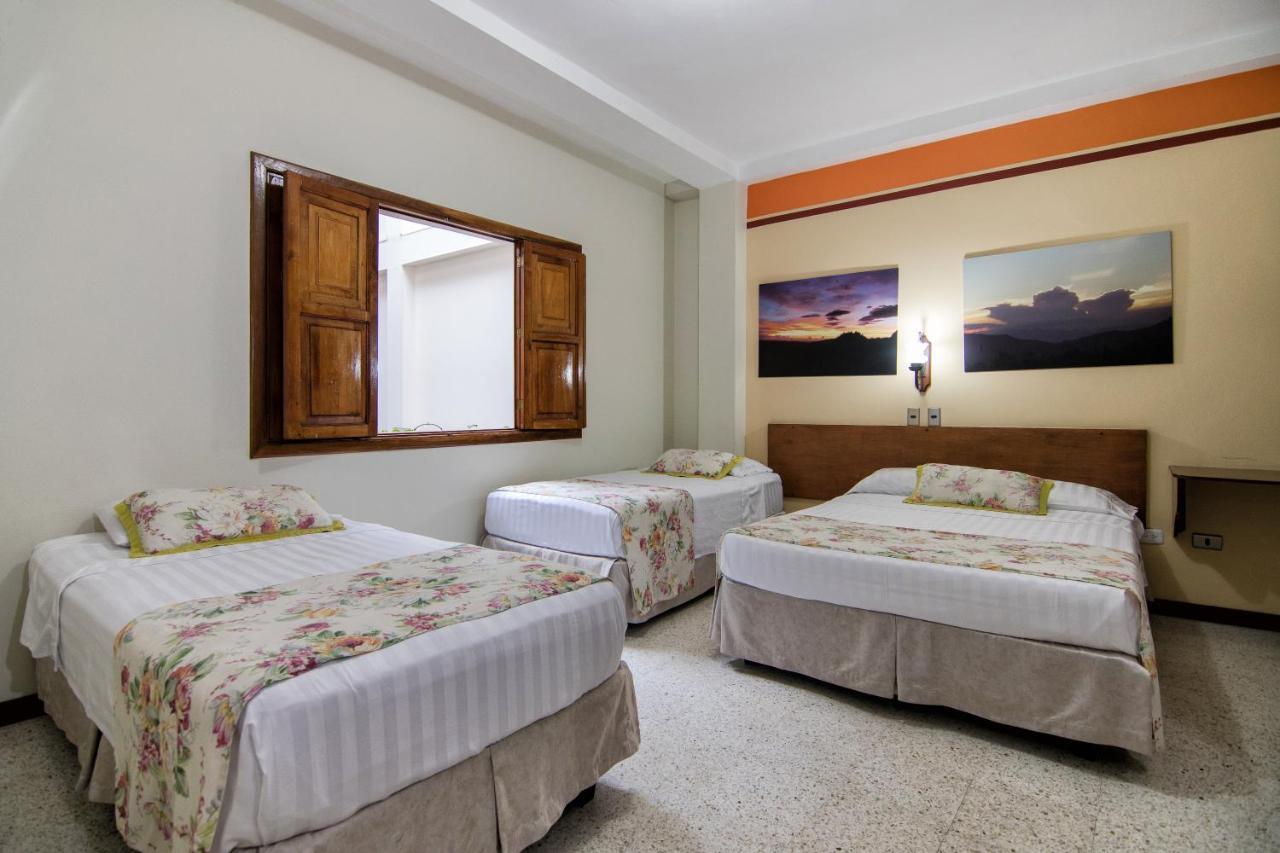 Hotel Valdivia Plaza Jardín Kültér fotó