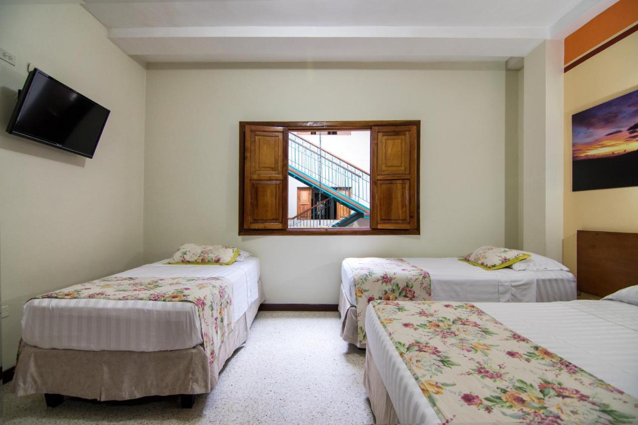 Hotel Valdivia Plaza Jardín Kültér fotó