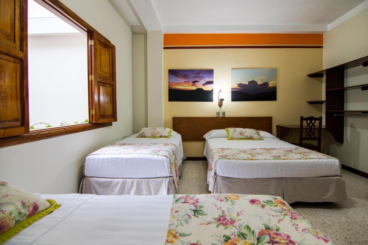 Hotel Valdivia Plaza Jardín Kültér fotó