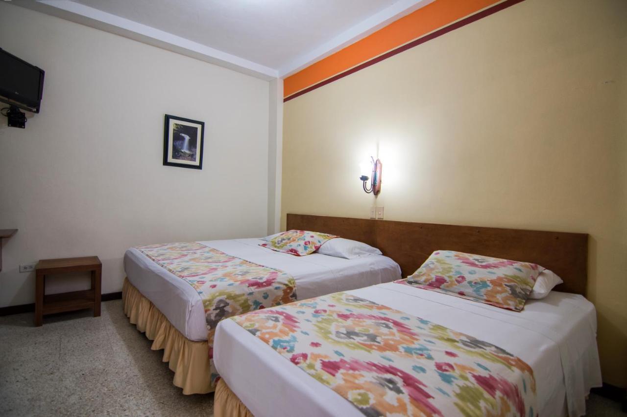 Hotel Valdivia Plaza Jardín Kültér fotó