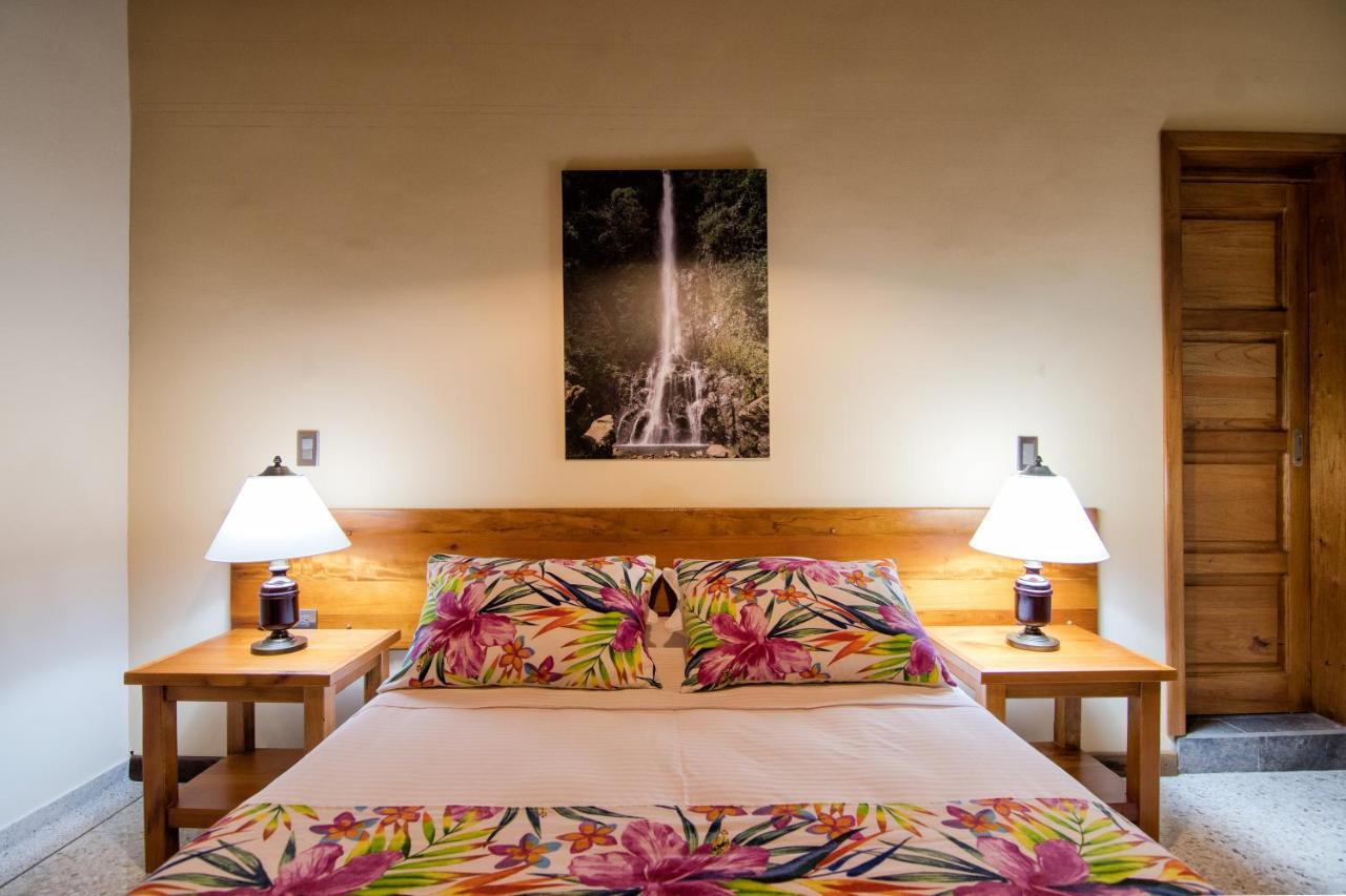 Hotel Valdivia Plaza Jardín Kültér fotó